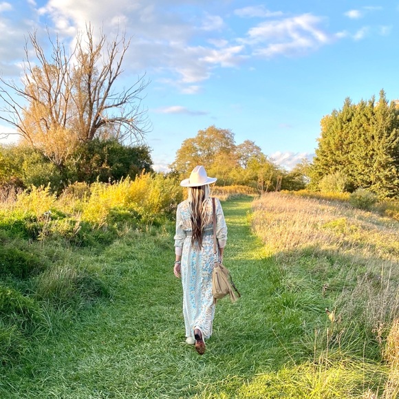 HELLO BEAUTIFUL POSHERS✨ - Picture 8 of 10